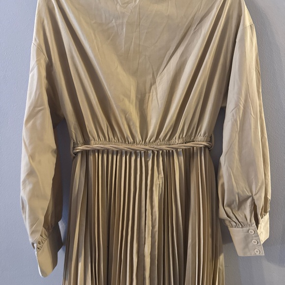 L’ATISTE WOMENS DRESS SZ M PLEATED CASUAL BELTED GOLD COLOR  M26 - Picture 8 of 13